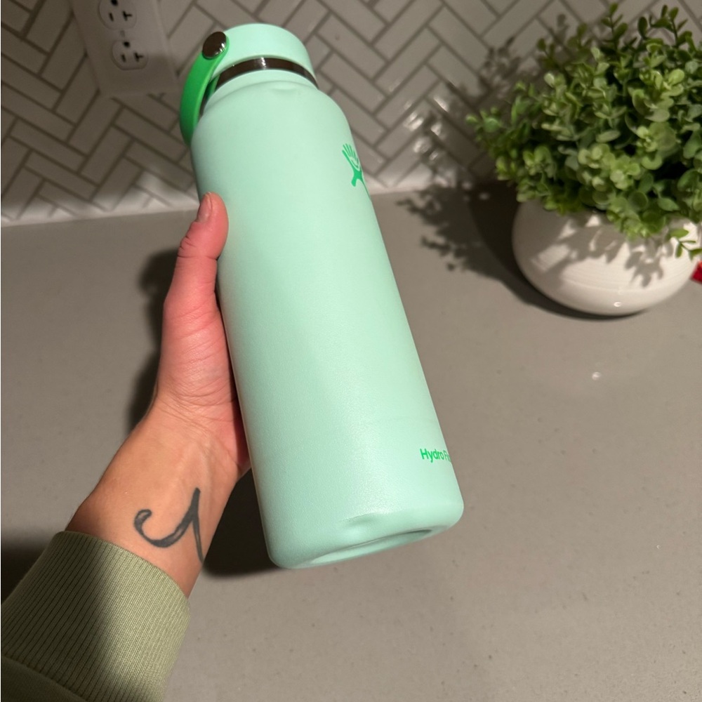 Limited Edition 40oz Hydro Flask - Picture 6 of 8